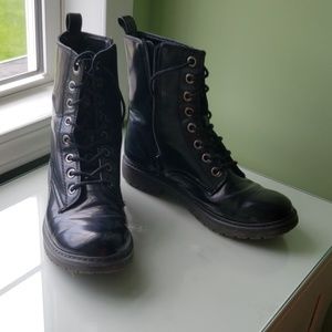 Combat boots